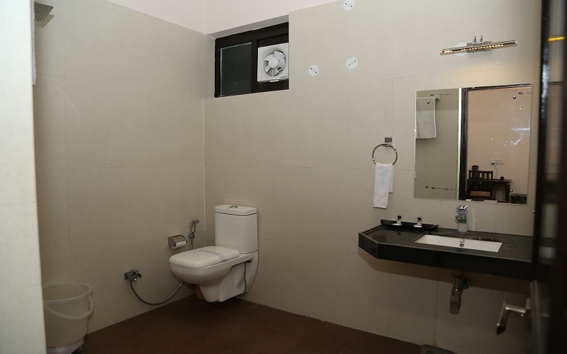 EXECUTIVE_AC_WASHROOM_01_1669_38cad34f-0d76-4ef9-8fc0-bb763abb59a7