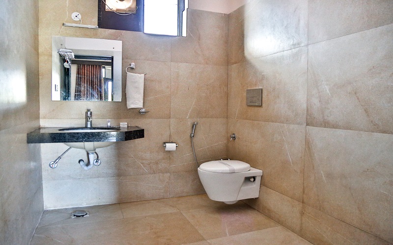 LUXURY_AC__WASHROOM_01_1669_07b1155e-c83a-4809-a5ae-7bc87589f8fe