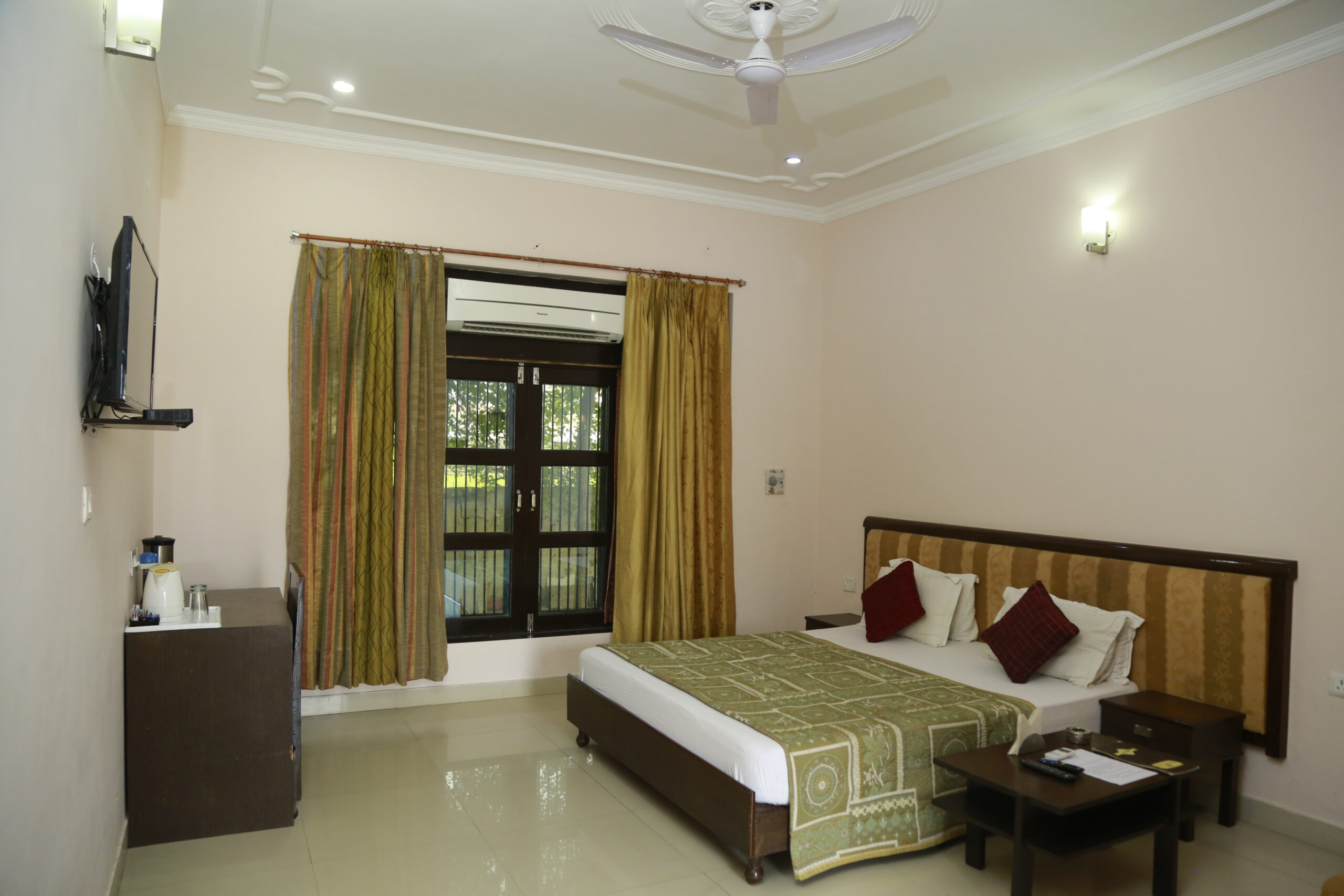 PREMIUM ROOM_INTERIOR_1