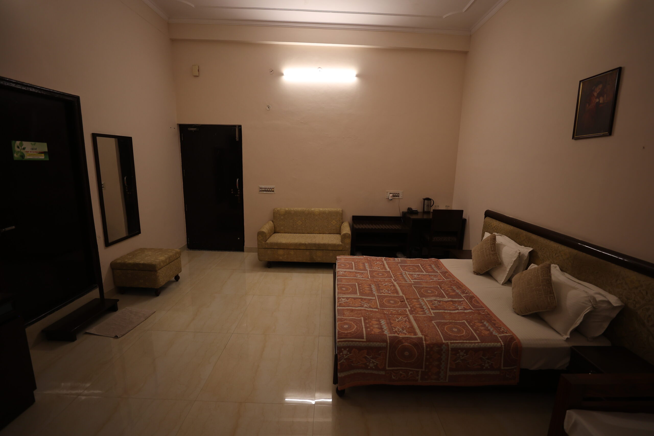 STANDARD_INTERIOR_3